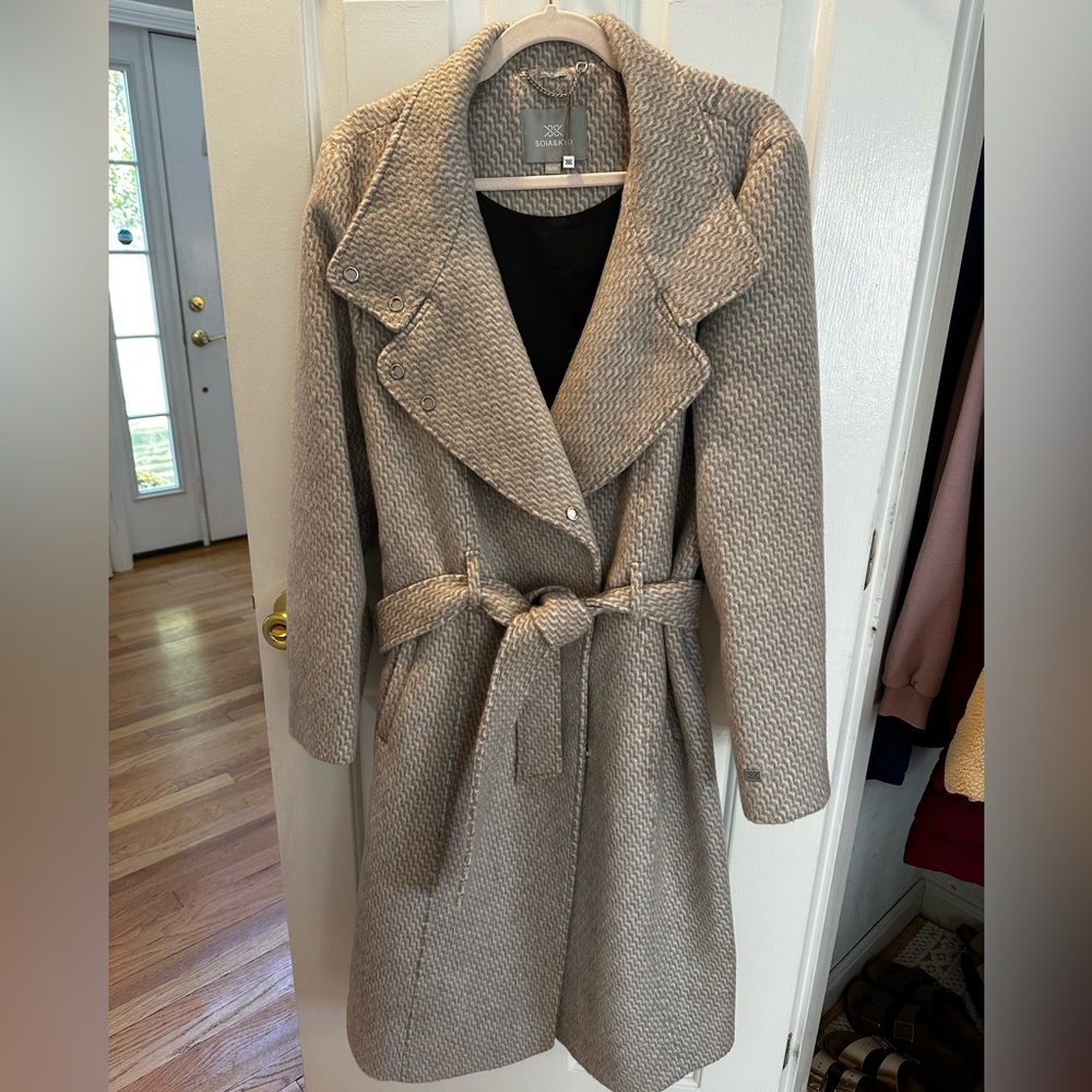 ♥️ MOVING SALE! Soia & Kyo Beige Textured Wool Blend Belted Coat - Picture 4 of 7